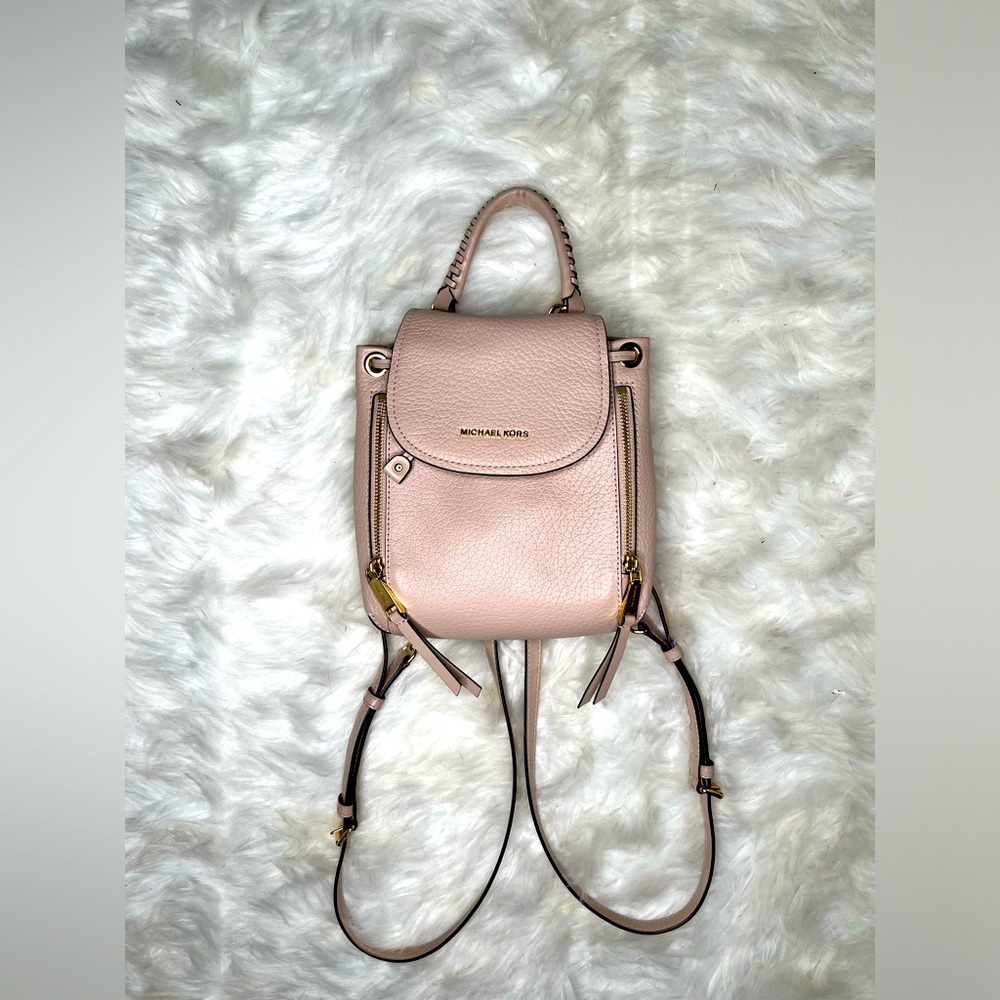 LIKE NEW BABY PINK MICHAEL KORS BACKPACK 💕